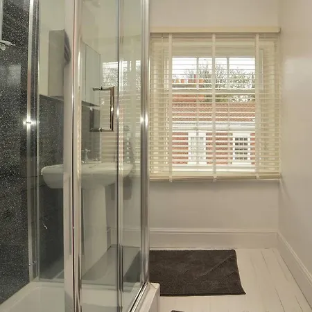 The Studio - 1 Free Private Parking Space - 60 Second Walk 2 Minster - Split Level York