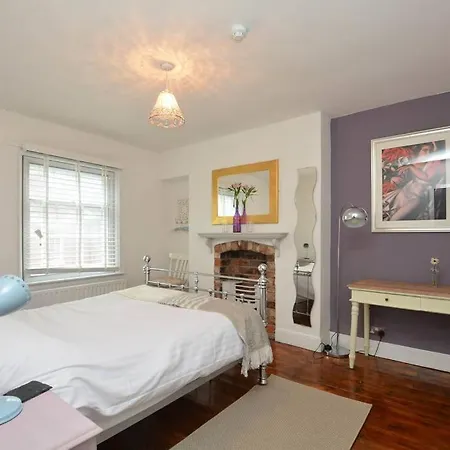 Apartment The Studio - 1 Free Private Parking Space - 60 Second Walk 2 Minster - Split Level