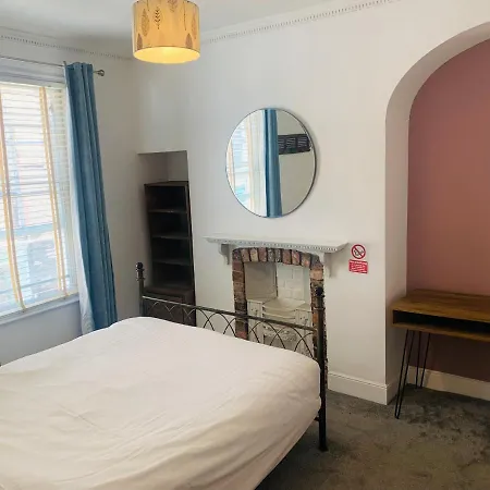 Apartment The Studio - 1 Free Private Parking Space - 60 Second Walk 2 Minster - Split Level *